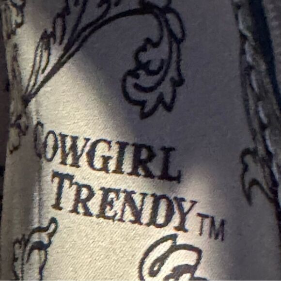 Cowgirl Trendy Black Patent Vinyl Conceal Carry Bag - Picture 15 of 16